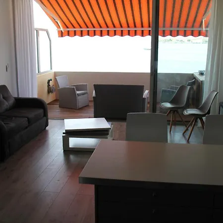 Pieds Dans L'eau * Αζάτσιο