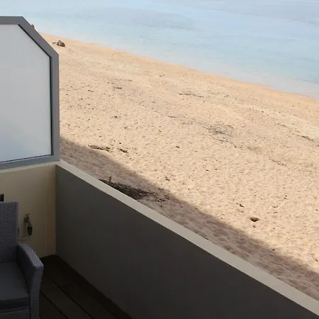 Pieds Dans L'eau Αζάτσιο