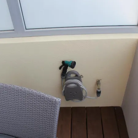 Pieds Dans L'eau Αζάτσιο