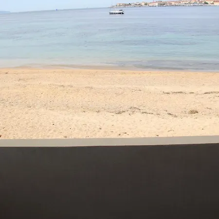 Pieds Dans L'eau Αζάτσιο