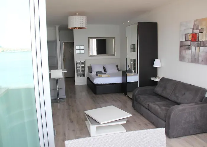 Pieds Dans L'eau Daire *