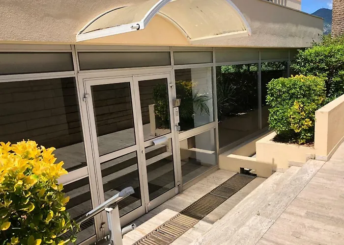 Pieds Dans L'eau Daire Ajaccio (Corsica)